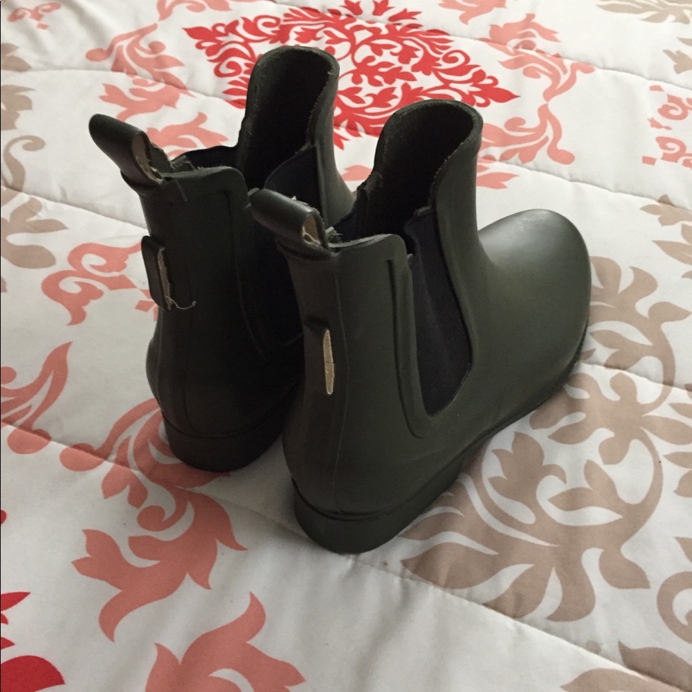 green old navy muck boots